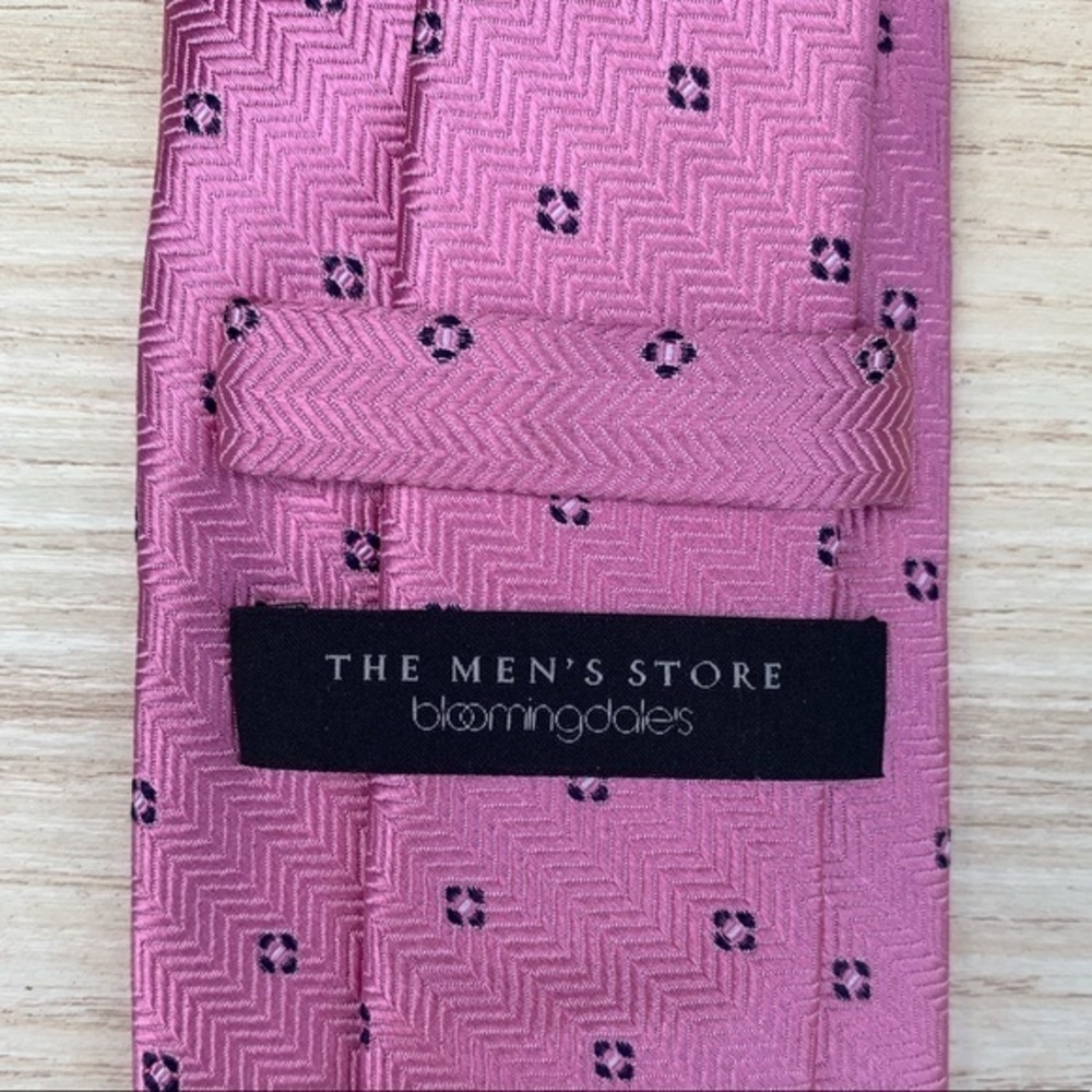 Bloomingdales Pink Silk Slim Tie